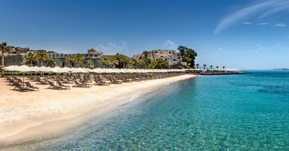 S-au dus la mare si au avut o surpriza URIASA! Li s-au cerut 300 de lei doar ca sa inoate in mare! Preturile au luat-o razna: cat costa un kebab si la cat a ajuns o cafea