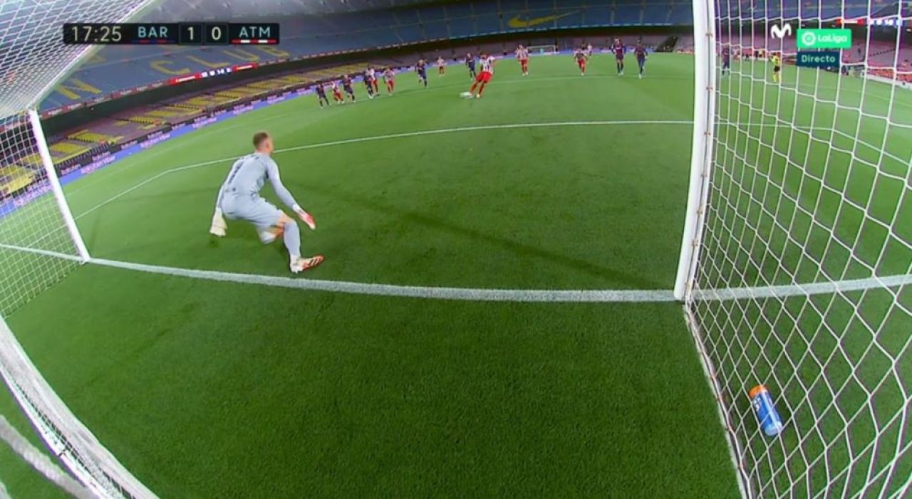 Ter Stegen era cu JUMATATE de talpa in fata liniei, dar a aparat DEGEABA penalty-ul lui Diego Costa! VAR e din nou facut PRAF dupa ce s-a intamplat in meciul Barcelonei_1