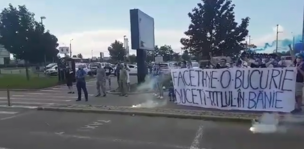 S-au dus sa-i astepte pe aeroportul din Sibiu! Ultrasii Craiovei au facut din nou SHOW pentru jucatorii lui Bergodi_2