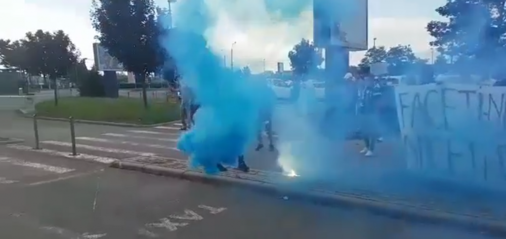 S-au dus sa-i astepte pe aeroportul din Sibiu! Ultrasii Craiovei au facut din nou SHOW pentru jucatorii lui Bergodi_3