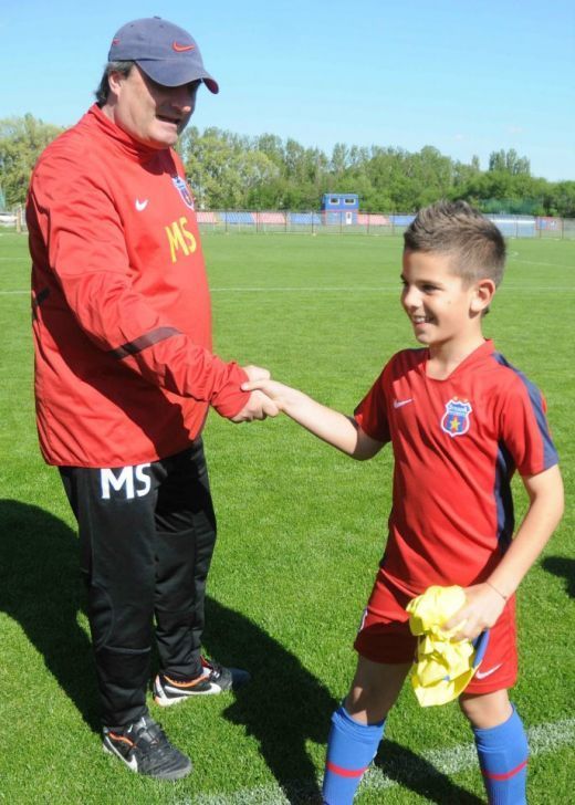 Imagini INCREDIBILE: FCSB l-a dat afara pe jucatorul INDRAGOSTIT de echipa!