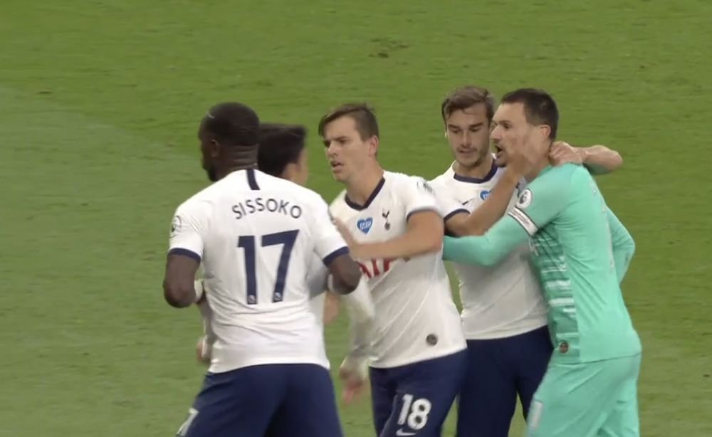 Imagini INCREDIBILE sub ochii lui Mourinho! Son si Lloris au sarit la BATAIE! Portarul francez, tinut de coechipieri&nbsp;