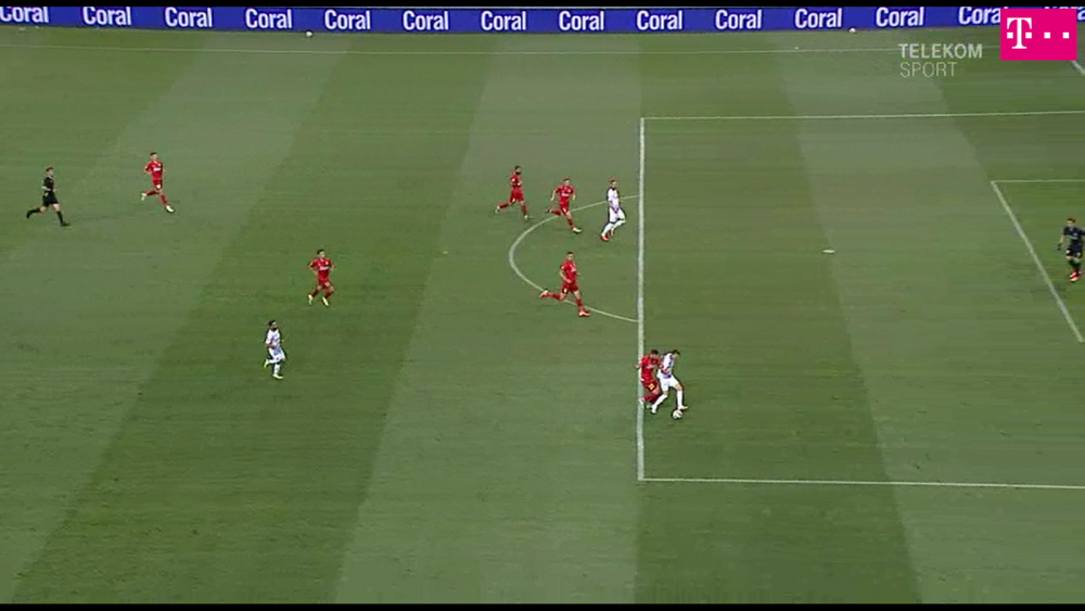 Primul penalty al Craiovei, acordat de cel care a fost EXCLUS din arbitraj in 2009! Cine este asistentul care a fluierat faultul lui Popescu _3