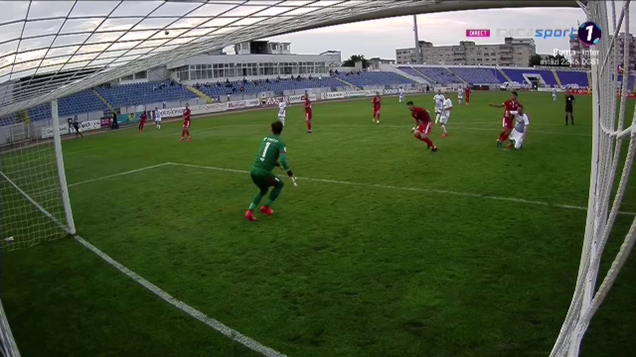 Simulare PENIBILA a lui Koljic in careul Botosaniului! Moldovenii au cerut si ei penalty dupa ce Cosic si Bancu l-au facut HAMBURGER pe Chindris_4