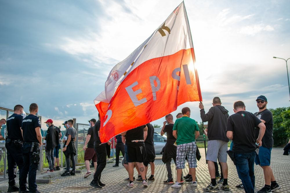 Galerie | La Ploiesti au fost tribunele goale la finala Cupei Romaniei, dar sute de fani au urmarit meciul pe stadionul lui Sepsi!_12