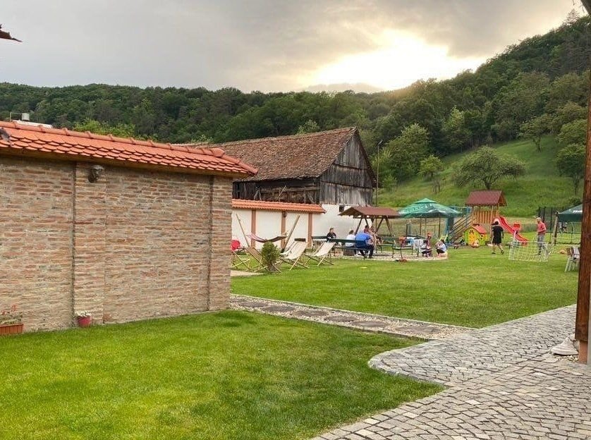A scris istorie la CFR Cluj si l-a bagat in spital pe Rusescu. Durul Ligii 1 si-a gasit linistea in turismul rural, departe de fotbal_6