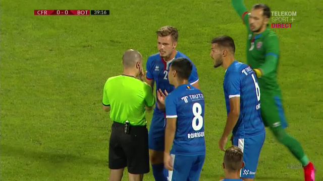 Penalty dupa o atingere de PUF a lui Harut la Pereira sau pentru hent? Ce s-a intamplat la faza din care Avram a dat 11 metri_2