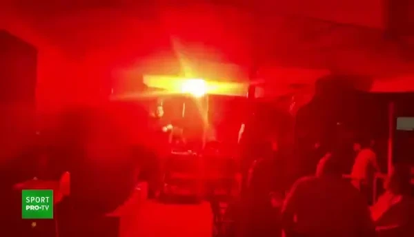 Au aprins TORTELE pe terasa! Fanii CFR-ului au inceput petrecerea de titlu inainte de finalul meciului!