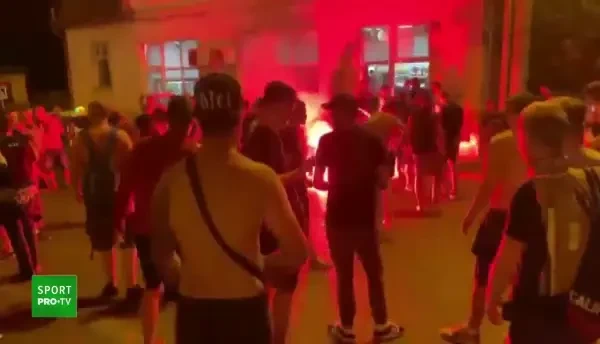 Fanii CFR-ului s-au bucurat in strada pentru titlul castigat de echipa lui Petrescu!