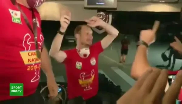 Arlauskis, SHOW EPIC in autocarul CFR-ului! Ce a putut sa faca in fata colegilor in ULTIMA SA NOAPTE la CFR