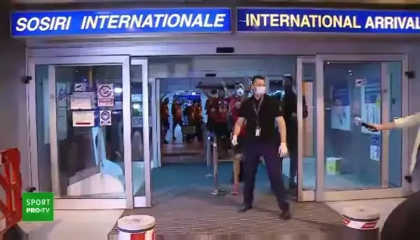 Jucatorii CFR-ului, asteptati in miezul noptii de fani la Cluj! Faza GENIALA in fata presei: cum au reactionat jucatorii cand au aflat ca poate veni Balotelli la Cluj