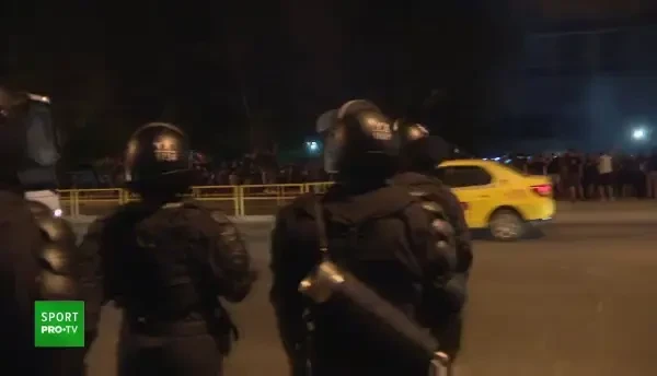 FOC SI FUM ca dupa super derby-urile de altadata! S-a APRINS TOT CARTIERUL, soferii au oprit sa vada NEBUNIA din fata stadionului! Scene incredibile in Ghencea