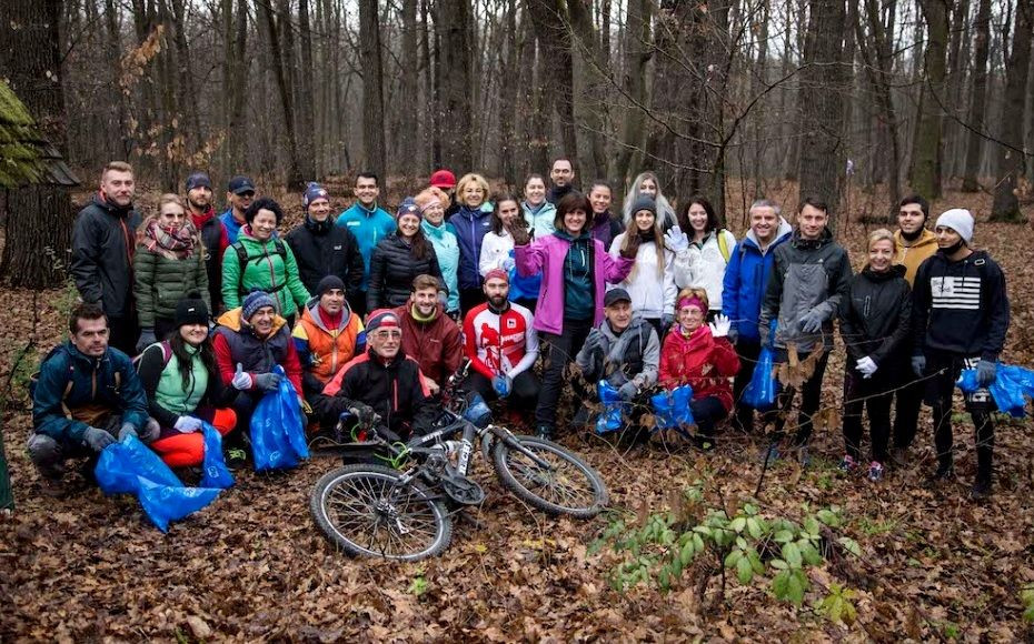 Fac sport si aduna gunoaiele de pe marginea drumului si din paduri! Cel mai ecologic mod de a face miscare a ajuns si in Romania_4
