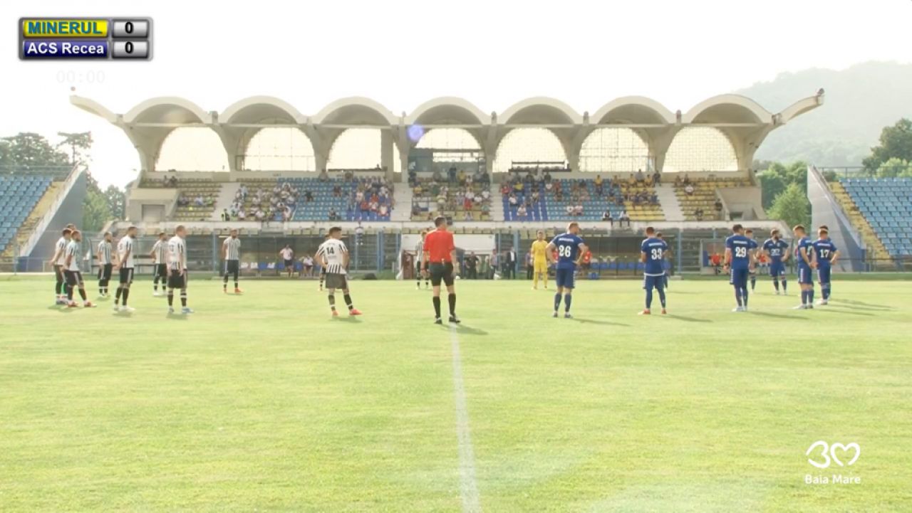HAOS la Baia Mare! Meciul de baraj s-a jucat cu PESTE 100 de oameni in tribuna! Spectatori fara functii la cele doua echipe au avut ACCES la meci, in ciuda protocoalelor_2