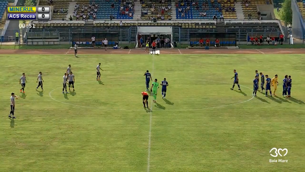 HAOS la Baia Mare! Meciul de baraj s-a jucat cu PESTE 100 de oameni in tribuna! Spectatori fara functii la cele doua echipe au avut ACCES la meci, in ciuda protocoalelor_3