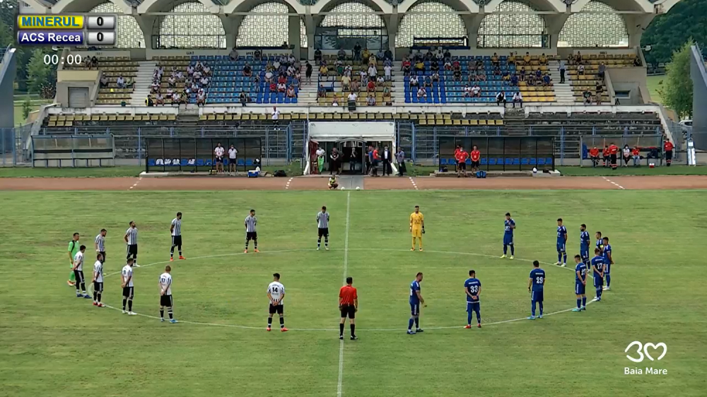 HAOS la Baia Mare! Meciul de baraj s-a jucat cu PESTE 100 de oameni in tribuna! Spectatori fara functii la cele doua echipe au avut ACCES la meci, in ciuda protocoalelor_4