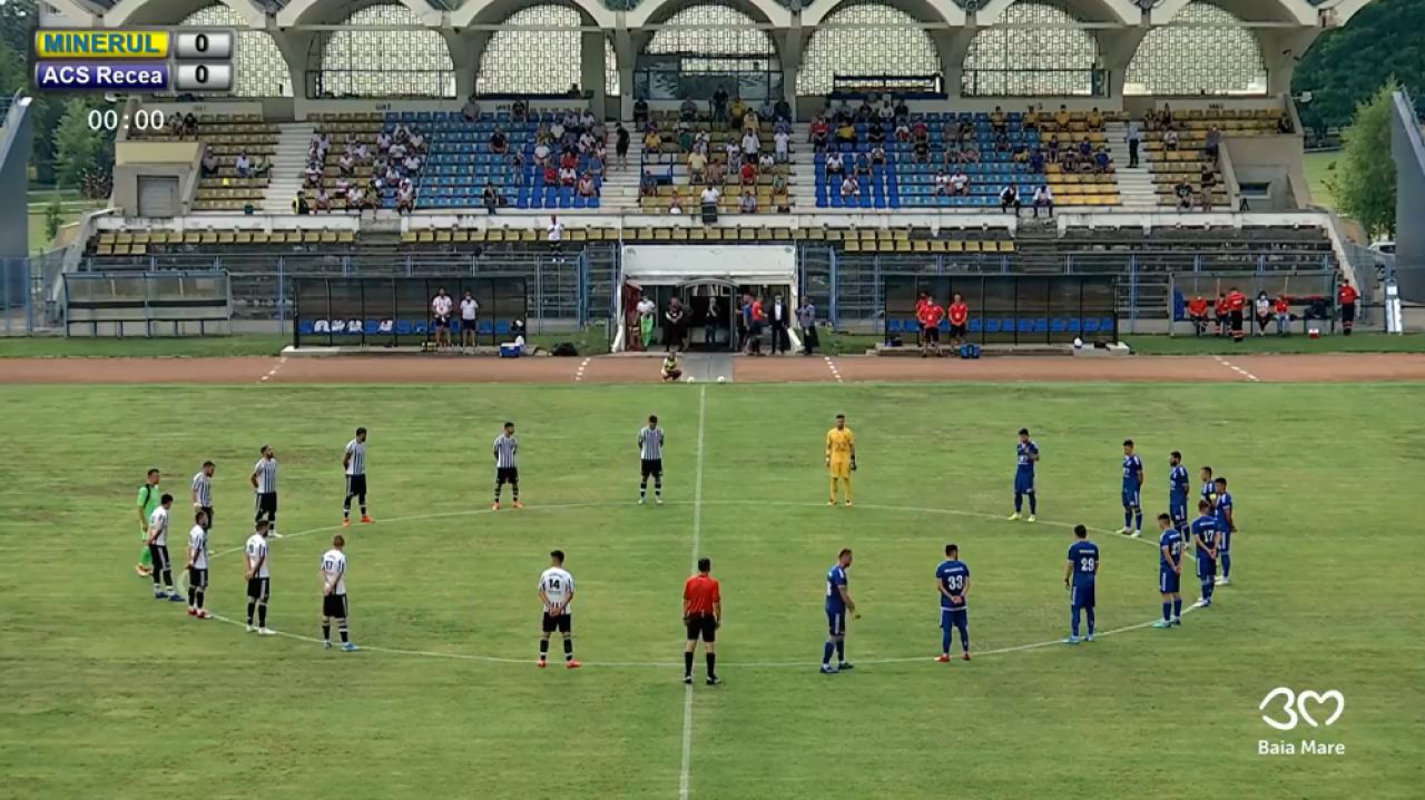 HAOS la Baia Mare! Meciul de baraj s-a jucat cu PESTE 100 de oameni in tribuna! Spectatori fara functii la cele doua echipe au avut ACCES la meci, in ciuda protocoalelor_4