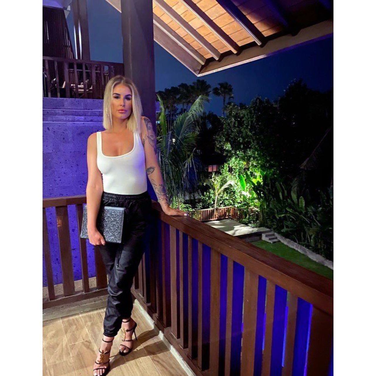 A renuntat la munca de birou 'plictisitoare' si a ajuns sa castige 11 000 de euro pe zi! Modelul de pe un site pentru adulti care si-a schimbat viata complet_9