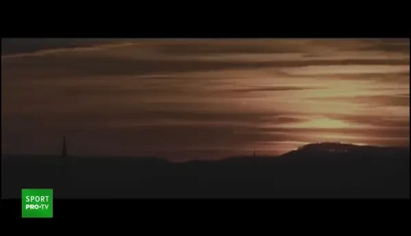 VIDEO | "U" Cluj si-a prezentat noul echipament printr-un videoclip EMOTIONANT! Fani si fotbalisti din 3 generatii apar in imaginile!