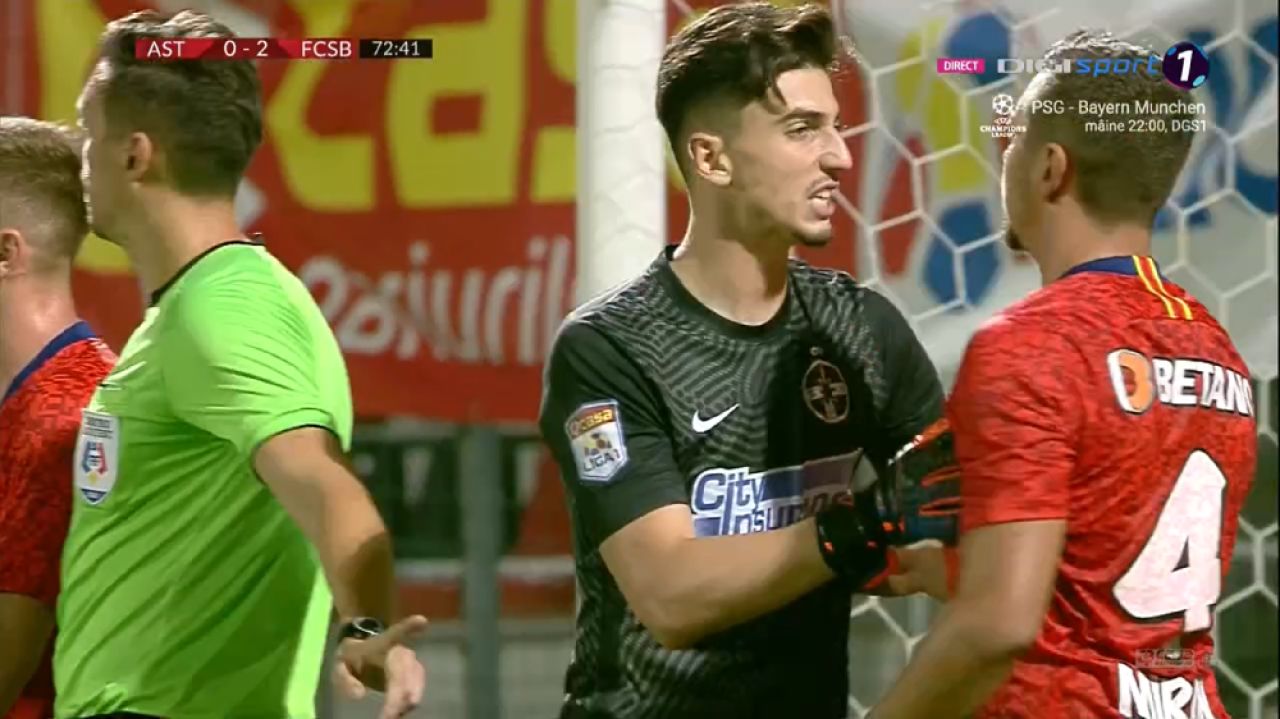 A vrut sa-l muste pe Radut, apoi l-a luat de gat! Moment ireal in Astra-FCSB! Miron l-a bruscat si pe Vlad_3