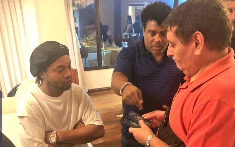 Ronaldinho va fi ELIBERAT din Paraguay dupa 6 luni! Fostul 'Balon de Aur' a fost retinut pentru folosirea de acte false!