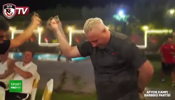 IMAGINI COLOSALE publicate la miezul noptii! Sumudica a inceput sa DANSEZE dupa cina! Imaginile care fac inconjurul lumii