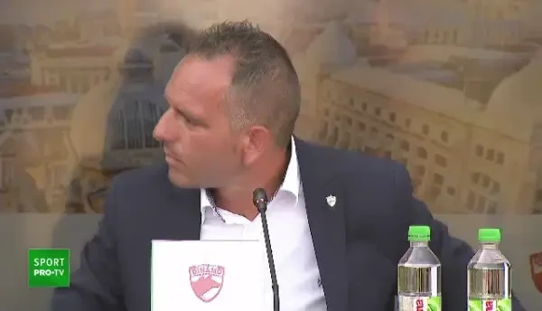 Cortacero a venit cu FOILE si a inceput sa citeasca! Balbaieli de la emotie si Nasul pe telefon. :) A promis schimbari RADICALE la Dinamo: Ne trebuie stadion nou!