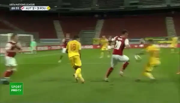 Stanciu suteaza din pasa lui Coman! Mingea se duce in bratele portarului austriac