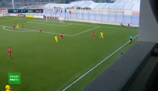 Penalty pentru Romania! Mihaila e faultat in interiorul careului!