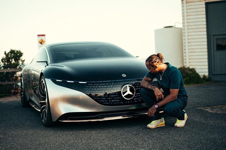 Lewis Hamilton, atacat de toata lumea dupa ce si-a prezentat noul bolid. Campionul din F1 fost numit clovn si ipocrit