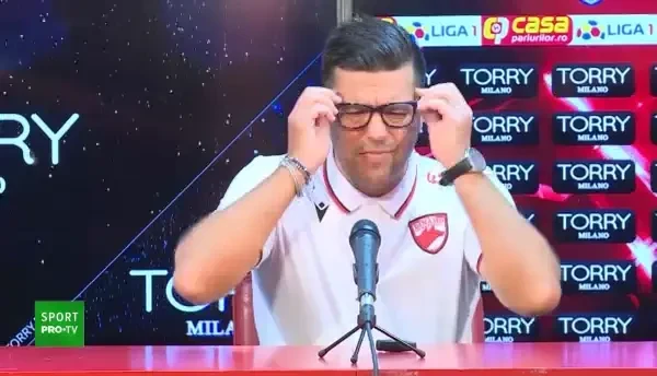 Contra il ACUZA pe Avram ca a ignorat faulturile asupra jucatorilor sai! Ce i-ar fi transmis al patrulea oficial centralului si motivul pentru care antrenorul a luat galben