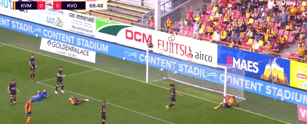 Opriti-va din TOT CE FACETI! Tocmai a avut loc cea mai mare ratare din ISTORIE! Ce a putut sa faca acest jucator cu toata poarta goala in fata