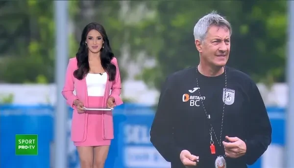 Bergodi a scos PERLA ANULUI la conferinta: "P**a, din pacate, a jucat putin!" :)) I-a gresit numele unui jucator si i-a lasat pe toti cu gura cascata