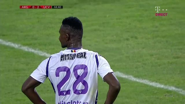 Ratarea care va face inconjurul Europei! Moment uluitor in meciul Craiovei: cum a putut sa dea cu toata poarta goala in fata_6