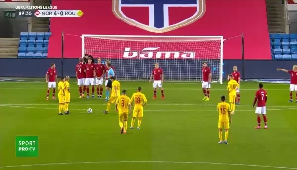 Lovitura libera pentru Romania! Keseru trimite mult pe langa poarta