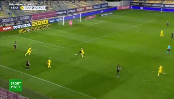 Alibec are ultima ocazie importanta a primei reprize. Mingea ajunge in plasa laterala.