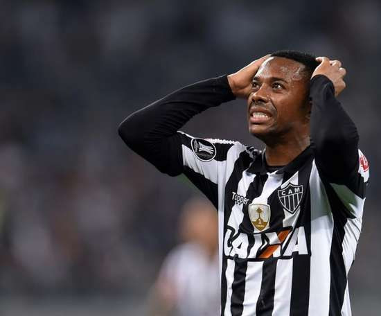 Lua 230 de euro pe luna salariu, dar acum i-au suspendat contractul! Motivul incredibil pentru care Robinho nu mai poate juca la Santos!