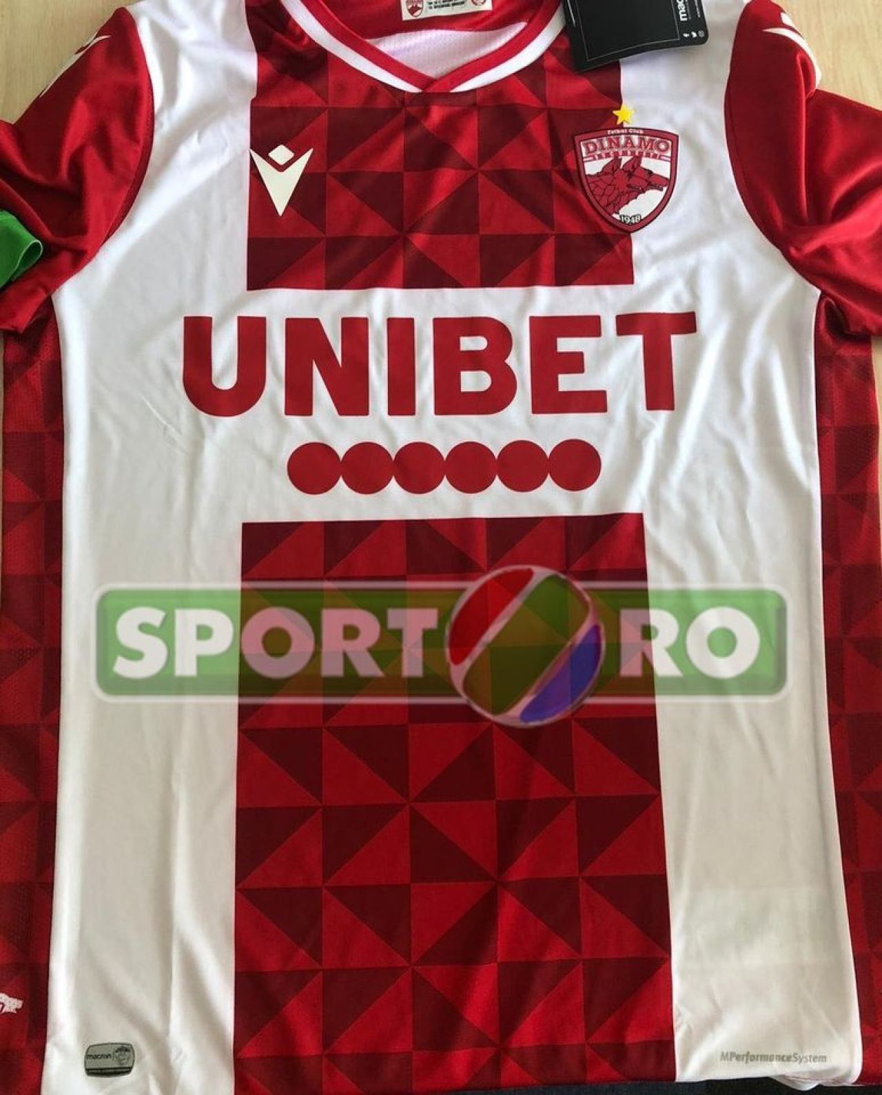 Echipamente NOI pentru Dinamo! Design UNIC pentru tricouri! 'Cainii' au ramas FARA brandul fanilor din DDB_1