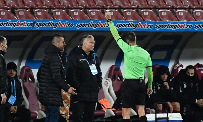 Arbitru turc la meciul dintre TSKA Sofia si CFR Cluj! A dat doua cartonase rosii si cinci galbene la un meci de-al echipei lui Sumudica!