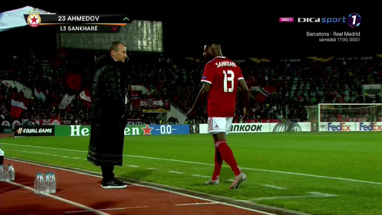 Moment incredibil in meciul CFR-ului! A inceput sa TIPE catre banca si a dat cu picioarele in TOT ce-a gasit pe margine dupa ce a fost schimbat!_1