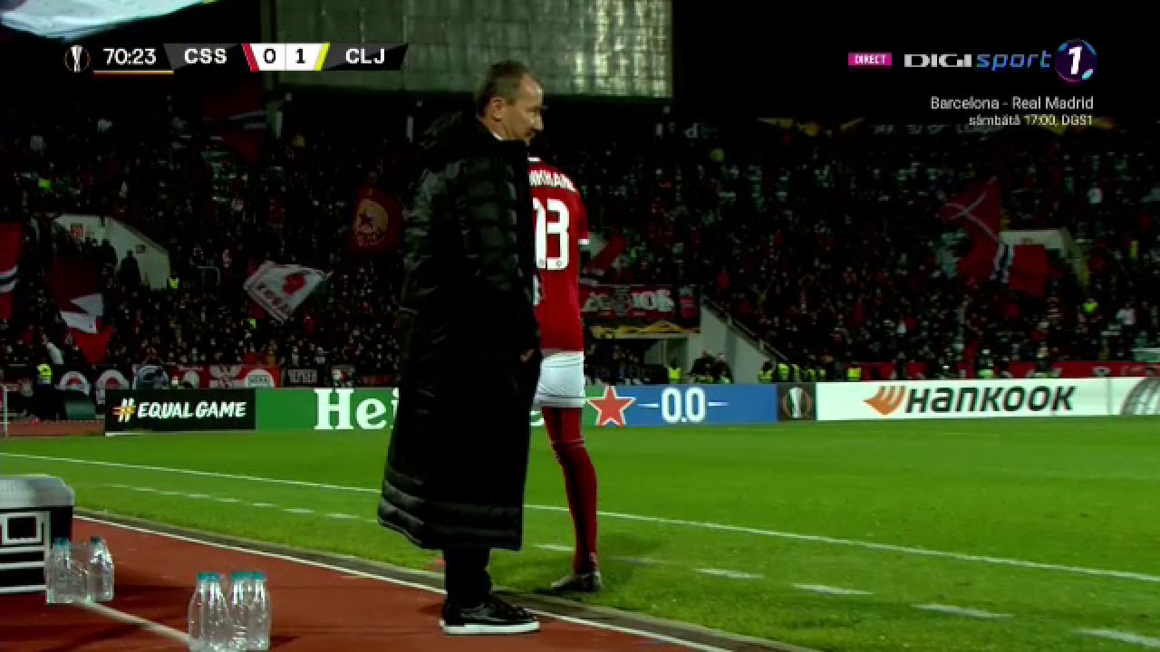 Moment incredibil in meciul CFR-ului! A inceput sa TIPE catre banca si a dat cu picioarele in TOT ce-a gasit pe margine dupa ce a fost schimbat!_3
