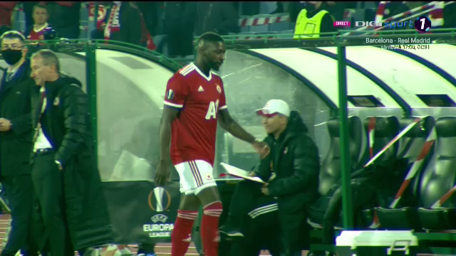 Moment incredibil in meciul CFR-ului! A inceput sa TIPE catre banca si a dat cu picioarele in TOT ce-a gasit pe margine dupa ce a fost schimbat!_8