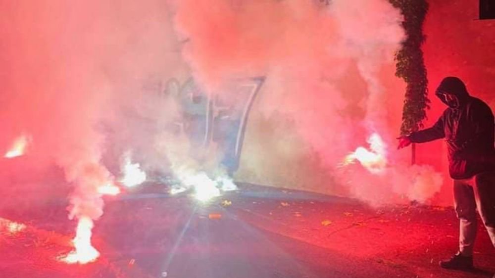 Dupa ce s-au batut cu jandarmii la meciul cu Rapid, ultrasii Craiovei si-au vizitat rivalii din Ploiesti in miez de noapte_4