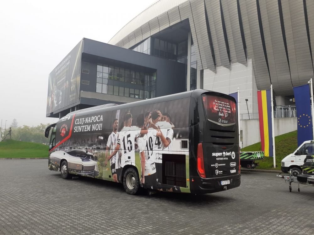 Imagini SPECTACULOASE cu noul autocar al lui U Cluj! Cum poate arata bijuteria cu care se vor deplasa fotbalistii _2
