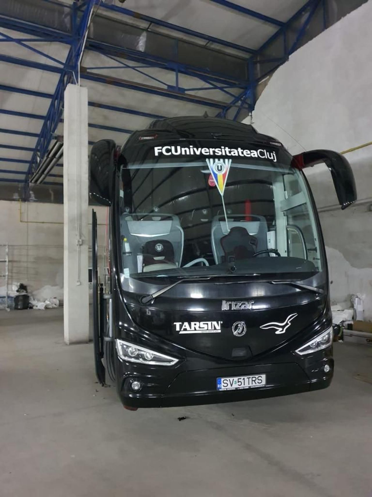 Imagini SPECTACULOASE cu noul autocar al lui U Cluj! Cum poate arata bijuteria cu care se vor deplasa fotbalistii _7