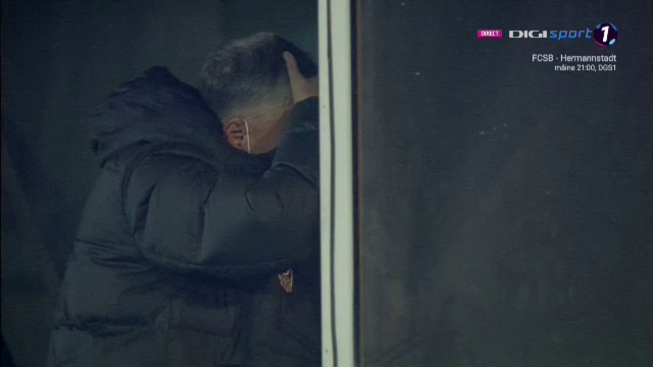 Petrescu, REACTIE IREALA dupa ce a vazut ce Cestor s-a rupt! I-a venit sa PLANGA in tribuna! Ce a putut sa faca_16