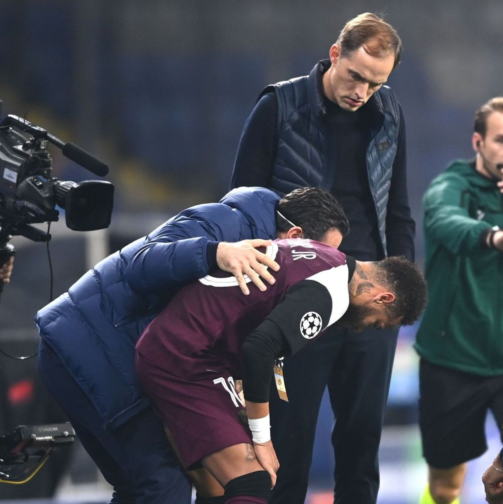 Neymar a iesit in LACRIMI de pe teren! S-a accidentat la Istanbul si a fost schimbat in prima repriza! Aici sunt imaginile momentului