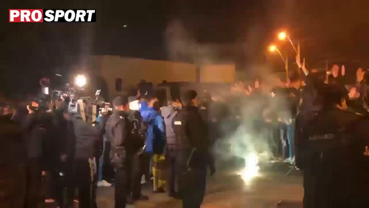 Atmosfera INCENDIARA la Ploiesti dupa victoria Petrolului! Suporterii au mers la stadion si au cantat alaturi de jucatori_1