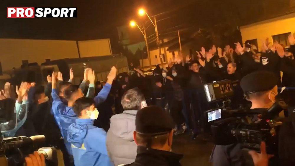 Atmosfera INCENDIARA la Ploiesti dupa victoria Petrolului! Suporterii au mers la stadion si au cantat alaturi de jucatori_3