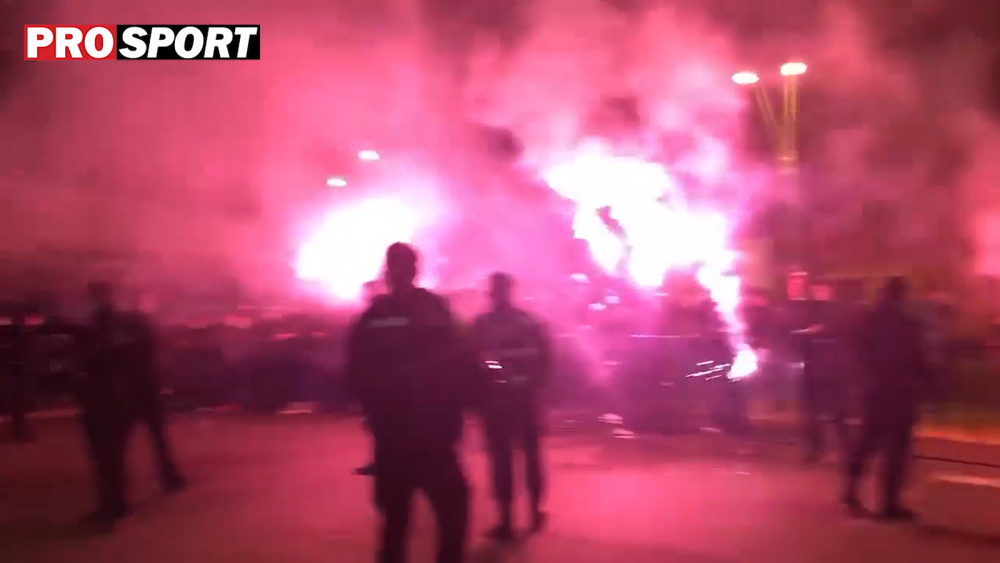 Atmosfera INCENDIARA la Ploiesti dupa victoria Petrolului! Suporterii au mers la stadion si au cantat alaturi de jucatori_4